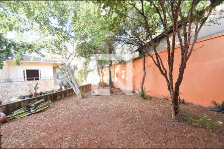 Casa à venda com 670m², 8 quartos e 8 vagas Casa à venda com 670m², 8 quartos e 8 vagasQuintal/ casa2