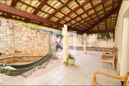 Casa à venda com 670m², 8 quartos e 8 vagas Casa à venda com 670m², 8 quartos e 8 vagasVaranda