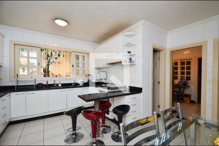 Casa à venda com 670m², 8 quartos e 8 vagas Casa à venda com 670m², 8 quartos e 8 vagasCozinha