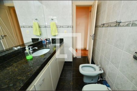 Casa à venda com 670m², 8 quartos e 8 vagas Casa à venda com 670m², 8 quartos e 8 vagasBanheiro social