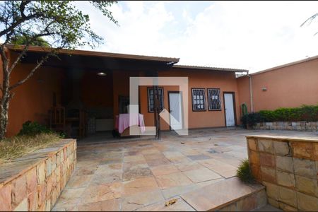 Casa à venda com 670m², 8 quartos e 8 vagas Casa à venda com 670m², 8 quartos e 8 vagasEspaço churrasqueira