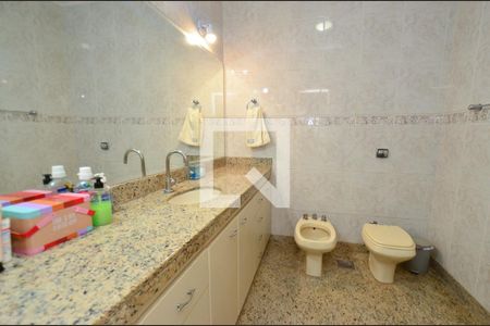 Casa à venda com 670m², 8 quartos e 8 vagas Casa à venda com 670m², 8 quartos e 8 vagasBanheiro suite