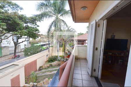 Casa à venda com 670m², 8 quartos e 8 vagas Casa à venda com 670m², 8 quartos e 8 vagasSuite master/ varanda