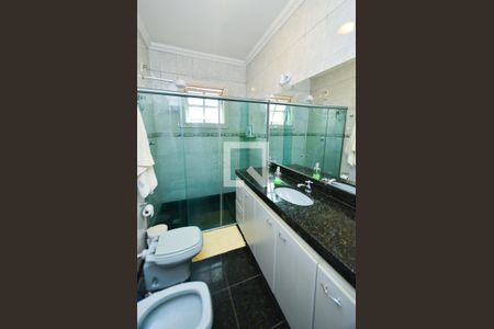 Casa à venda com 670m², 8 quartos e 8 vagas Casa à venda com 670m², 8 quartos e 8 vagasBanheiro social