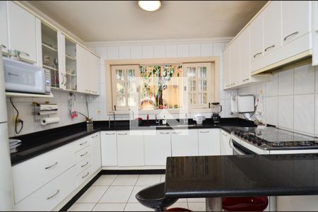 Casa à venda com 670m², 8 quartos e 8 vagas Casa à venda com 670m², 8 quartos e 8 vagasCozinha