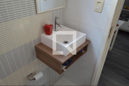 Casa de condomínio à venda com 174m², 3 quartos e 1 vaga Casa de condomínio à venda com 174m², 3 quartos e 1 vagaBanheiro 2