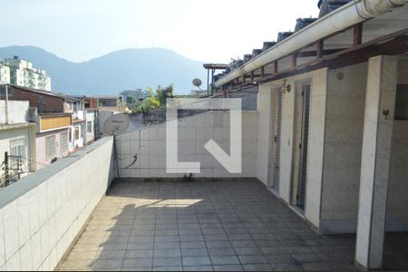 Casa de condomínio à venda com 174m², 3 quartos e 1 vaga Casa de condomínio à venda com 174m², 3 quartos e 1 vagaTerraço