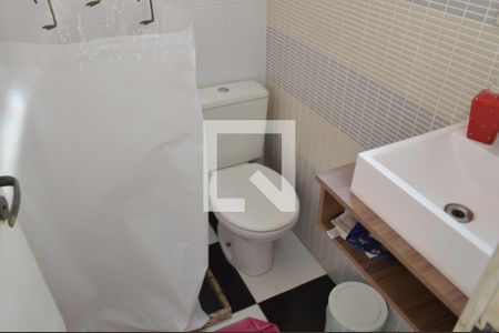 Casa de condomínio à venda com 174m², 3 quartos e 1 vaga Casa de condomínio à venda com 174m², 3 quartos e 1 vagaBanheiro 2