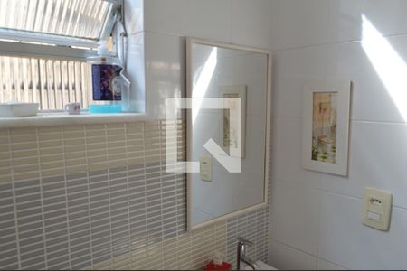 Casa de condomínio à venda com 174m², 3 quartos e 1 vaga Casa de condomínio à venda com 174m², 3 quartos e 1 vagaBanheiro 2