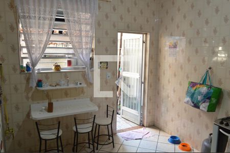 Casa de condomínio à venda com 174m², 3 quartos e 1 vaga Casa de condomínio à venda com 174m², 3 quartos e 1 vagaCozinha