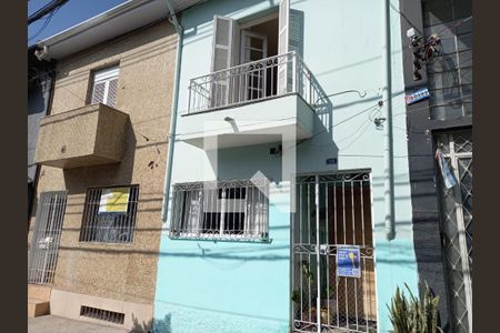 Casa à venda com 120m², 2 quartos e 2 vagas Casa à venda com 120m², 2 quartos e 2 vagasFachada