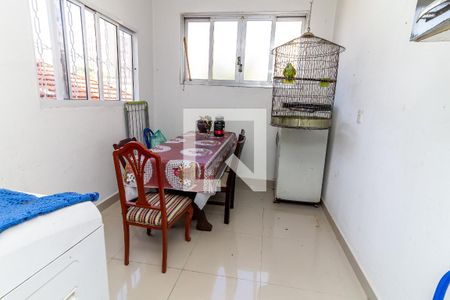 Casa à venda com 120m², 2 quartos e 2 vagas Casa à venda com 120m², 2 quartos e 2 vagasLavanderia