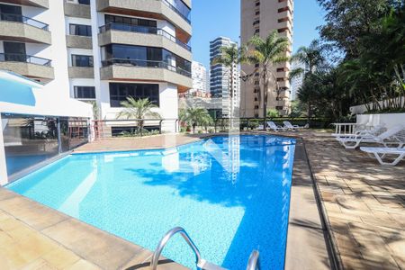 Apartamento para alugar com 240m², 4 quartos e 4 vagas Apartamento para alugar com 240m², 4 quartos e 4 vagasÁrea comum - Piscina