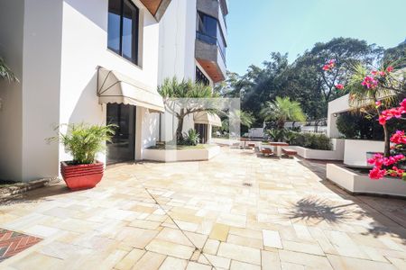 Apartamento para alugar com 240m², 4 quartos e 4 vagas Apartamento para alugar com 240m², 4 quartos e 4 vagasÁrea comum