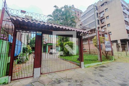 Casa à venda com 120m², 3 quartos e 2 vagas Casa à venda com 120m², 3 quartos e 2 vagasFachada