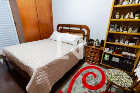 Casa à venda com 250m², 4 quartos e 4 vagas Casa à venda com 250m², 4 quartos e 4 vagasQuarto 3 - suíte com varanda