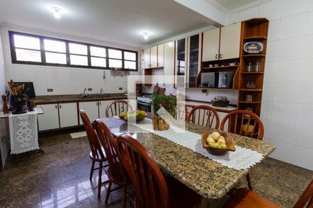 Casa à venda com 250m², 4 quartos e 4 vagas Casa à venda com 250m², 4 quartos e 4 vagasCozinha
