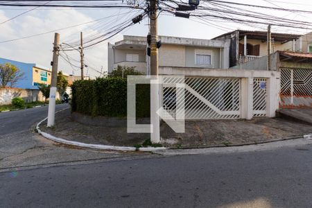 Casa à venda com 250m², 4 quartos e 4 vagas Casa à venda com 250m², 4 quartos e 4 vagasFachada