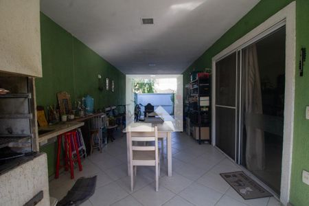 Casa de condomínio à venda com 200m², 4 quartos e 4 vagas Casa de condomínio à venda com 200m², 4 quartos e 4 vagasÁrea Gourmet