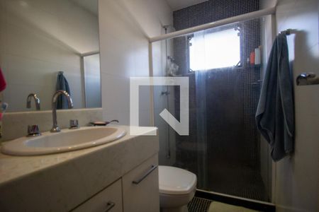 Casa de condomínio à venda com 200m², 4 quartos e 4 vagas Casa de condomínio à venda com 200m², 4 quartos e 4 vagasBanheiro Social