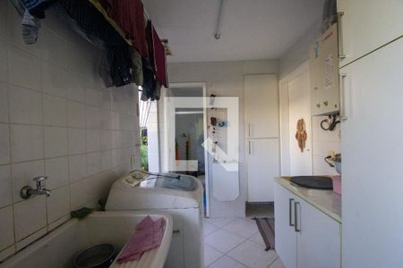 Casa de condomínio à venda com 200m², 4 quartos e 4 vagas Casa de condomínio à venda com 200m², 4 quartos e 4 vagasÁrea de Serviço