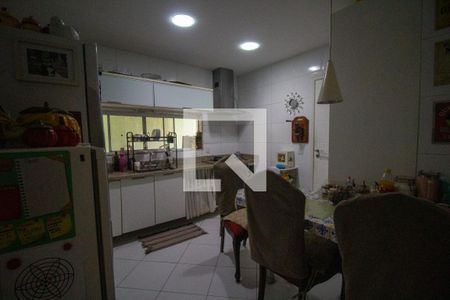 Casa de condomínio à venda com 200m², 4 quartos e 4 vagas Casa de condomínio à venda com 200m², 4 quartos e 4 vagasCozinha