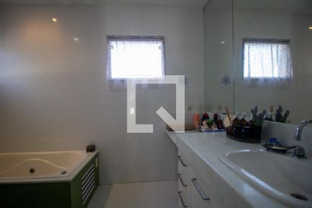 Casa de condomínio à venda com 200m², 4 quartos e 4 vagas Casa de condomínio à venda com 200m², 4 quartos e 4 vagasBanheiro da Suíte