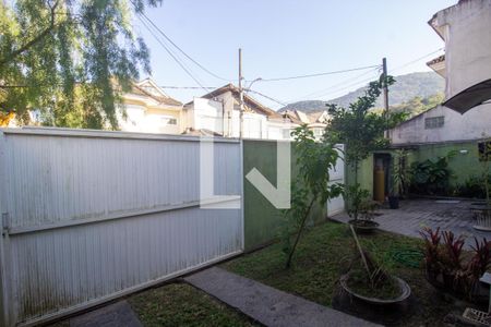 Casa de condomínio à venda com 200m², 4 quartos e 4 vagas Casa de condomínio à venda com 200m², 4 quartos e 4 vagasGaragem
