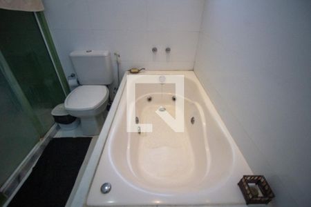 Casa de condomínio à venda com 200m², 4 quartos e 4 vagas Casa de condomínio à venda com 200m², 4 quartos e 4 vagasBanheiro da Suíte