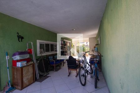 Casa de condomínio à venda com 200m², 4 quartos e 4 vagas Casa de condomínio à venda com 200m², 4 quartos e 4 vagasGaragem
