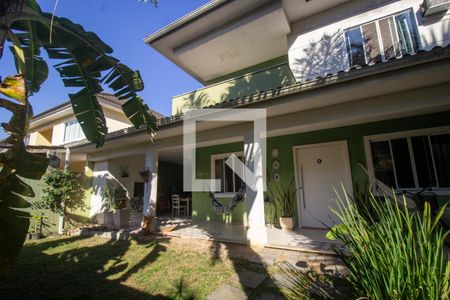 Casa de condomínio à venda com 200m², 4 quartos e 4 vagas Casa de condomínio à venda com 200m², 4 quartos e 4 vagasQuintal