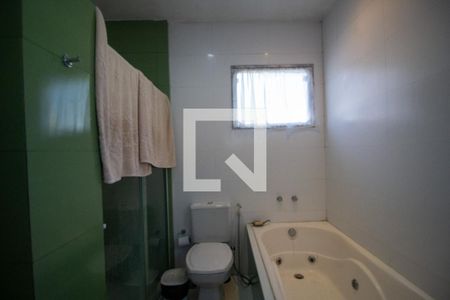 Casa de condomínio à venda com 200m², 4 quartos e 4 vagas Casa de condomínio à venda com 200m², 4 quartos e 4 vagasBanheiro da Suíte