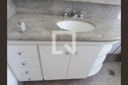 Casa à venda com 700m², 4 quartos e 6 vagasBanheiro da Suíte 3