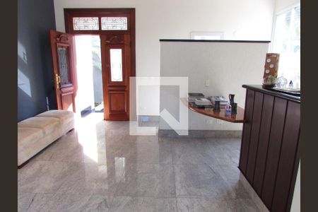 Casa à venda com 700m², 4 quartos e 6 vagasSala