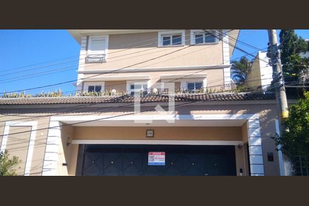 Casa à venda com 700m², 4 quartos e 6 vagas Casa à venda com 700m², 4 quartos e 6 vagasFachada