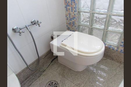 Casa à venda com 700m², 4 quartos e 6 vagasBanheiro da Suíte 3