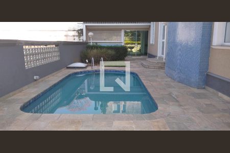 Casa à venda com 700m², 4 quartos e 6 vagas Casa à venda com 700m², 4 quartos e 6 vagasPiscina