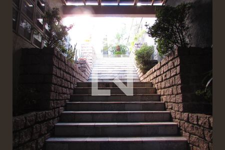 Casa à venda com 700m², 4 quartos e 6 vagasEscada