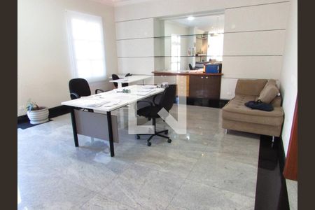 Casa à venda com 700m², 4 quartos e 6 vagasSala