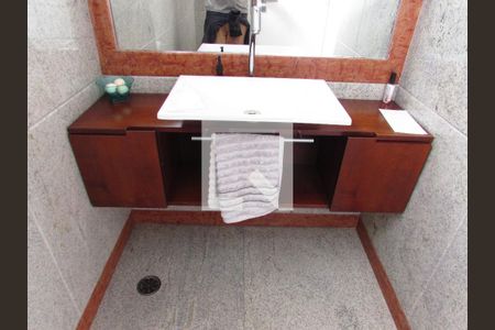 Casa à venda com 700m², 4 quartos e 6 vagasLavabo