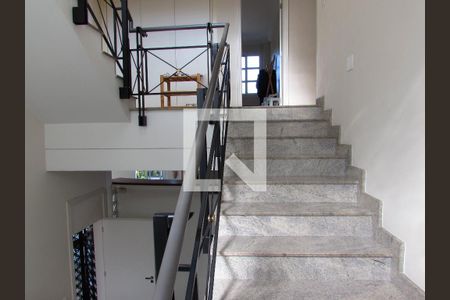 Casa à venda com 700m², 4 quartos e 6 vagasEscada