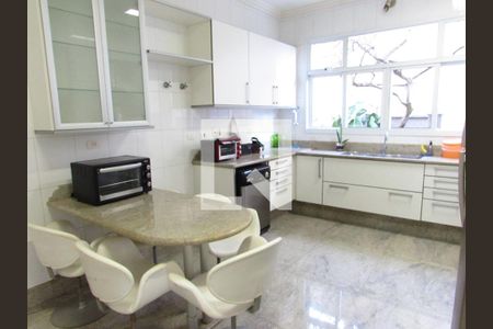 Casa à venda com 700m², 4 quartos e 6 vagasCozinha