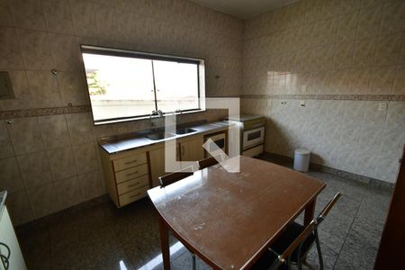 Casa à venda com 412m², 6 quartos e 4 vagasCozinha