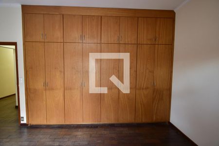 Casa à venda com 412m², 6 quartos e 4 vagasQuarto 2 - Armários