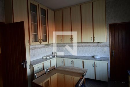 Casa à venda com 412m², 6 quartos e 4 vagasCozinha - Armários