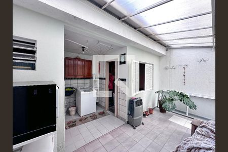 Casa à venda com 120m², 3 quartos e 2 vagasQuintal