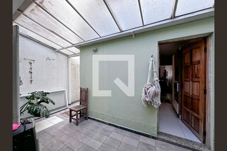 Casa à venda com 120m², 3 quartos e 2 vagasQuintal