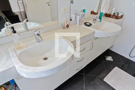 Casa para alugar com 450m², 4 quartos e 4 vagasBanheiro da Suíte 2