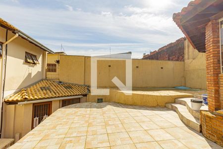 Casa à venda com 150m², 3 quartos e 1 vaga Casa à venda com 150m², 3 quartos e 1 vagaVista pra piscina