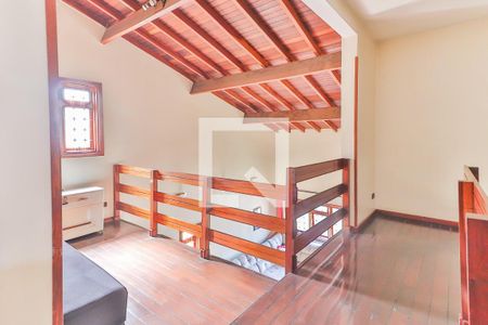 Casa à venda com 650m², 3 quartos e 4 vagas Casa à venda com 650m², 3 quartos e 4 vagasCorredor Quartos